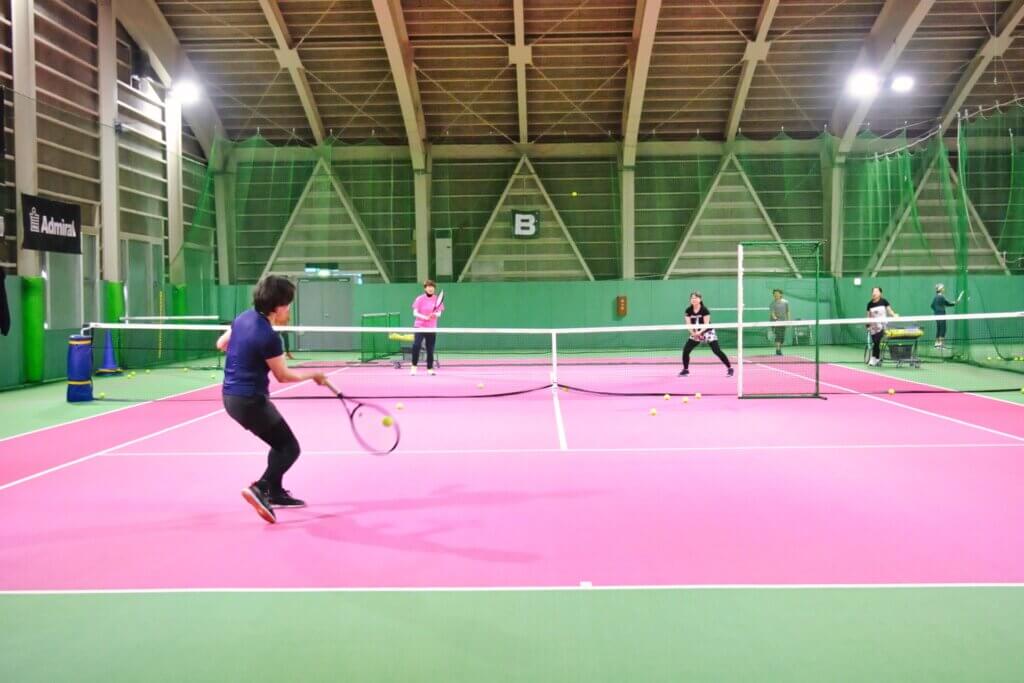 テニススクールレッスン風景